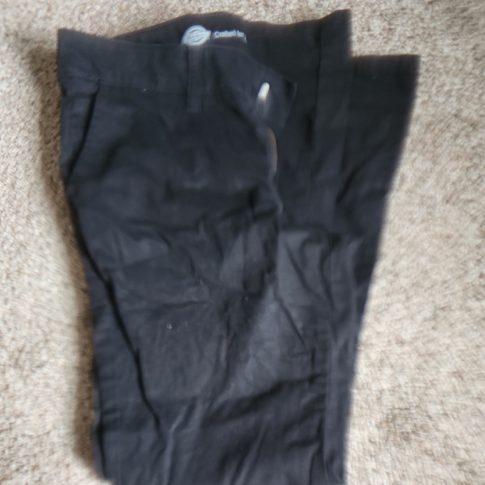Womans Dickies Short Size 4
